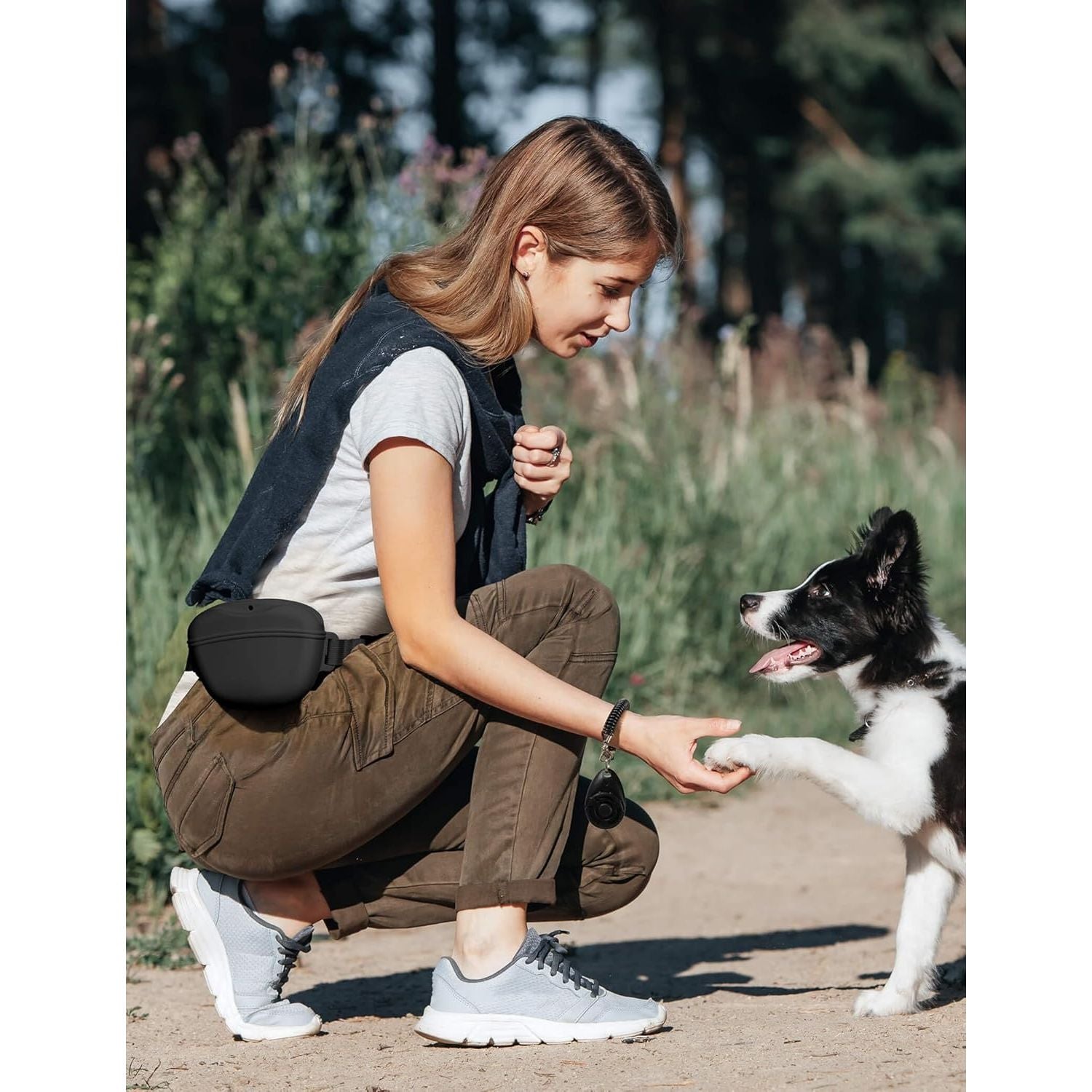 Dog Treat Pouch with Training Clicker and Enhanced Magnetic Closure, 1.67 Cup Silicone Treat Bag Fanny Pack with Adjustable Waist Belt for Pet Training and Walking (Black)