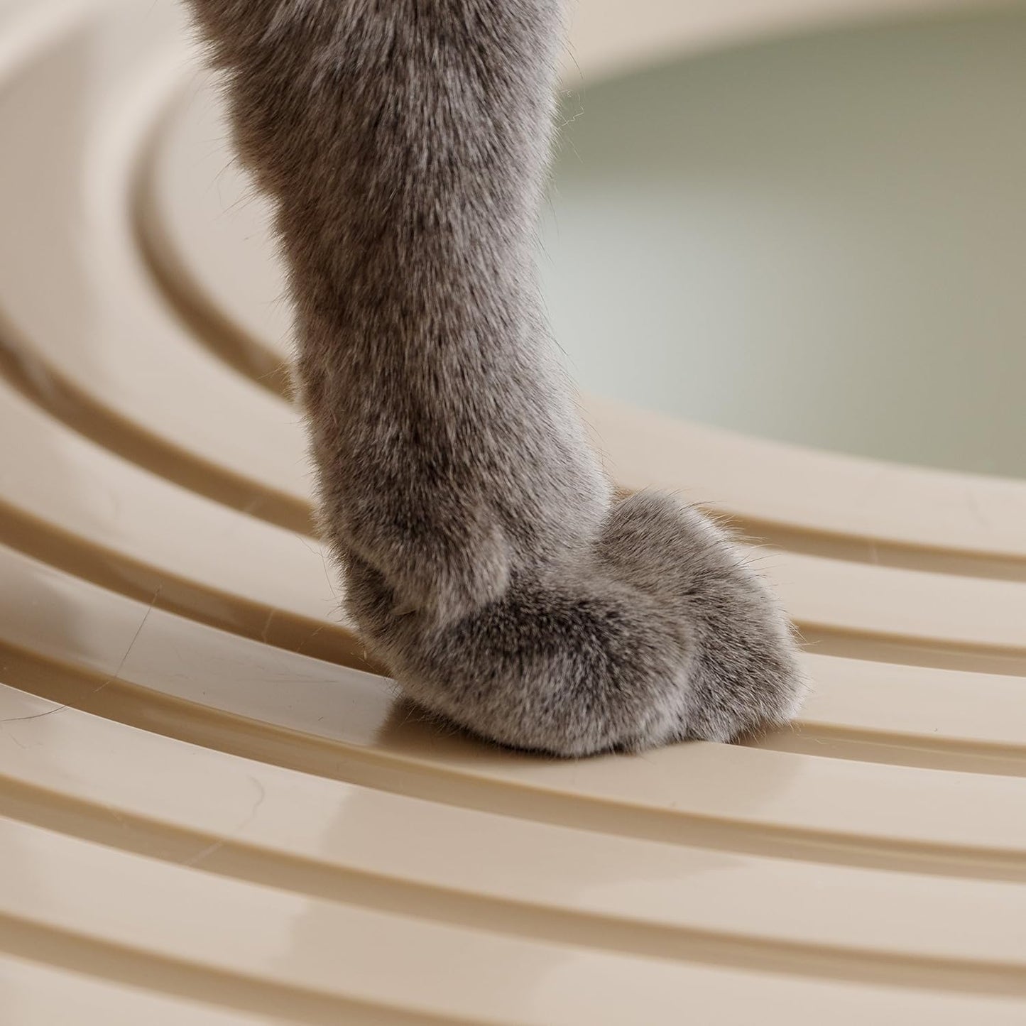 USA Cat Litter Box, Large Top Entry with Litter Catching Lid and Scoop, Dog Proof, Cat Box Enclosure, Beige/White