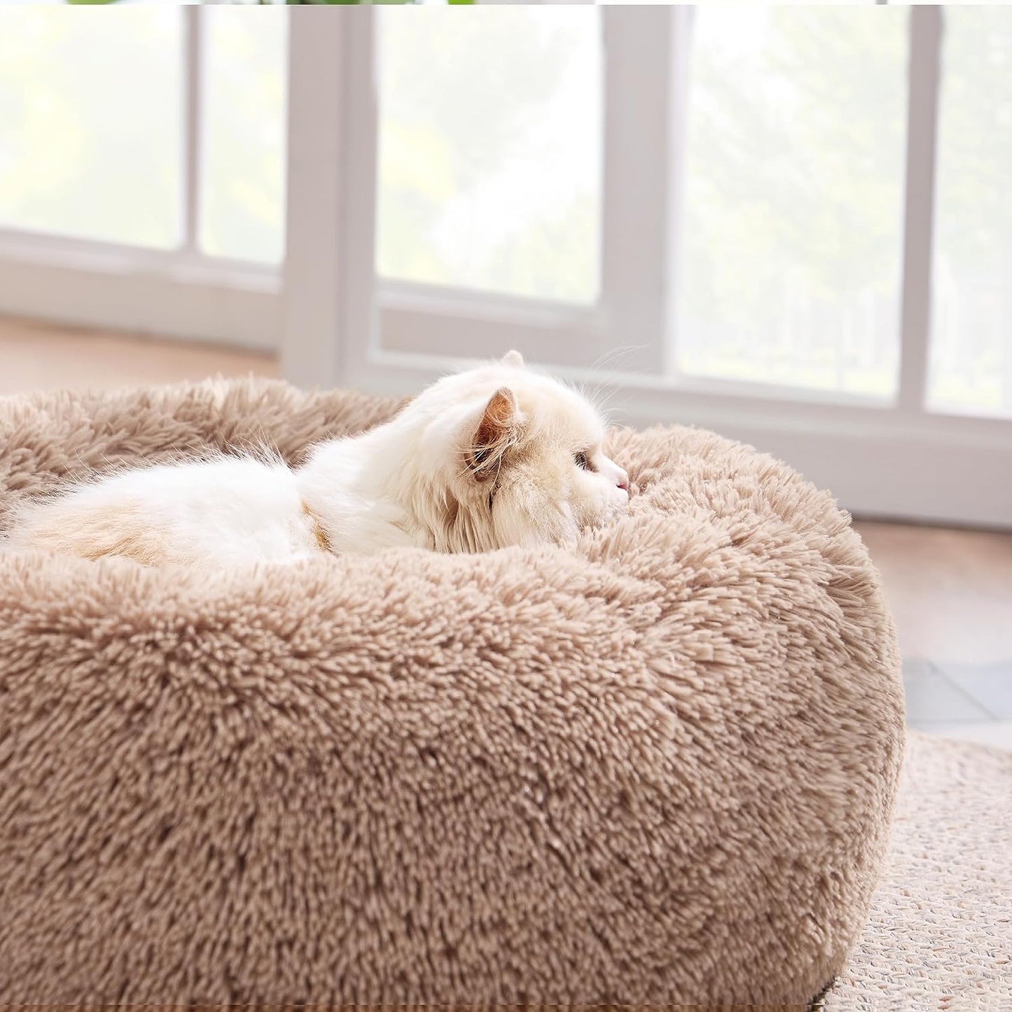 Calming Cat Bed – 20'' Round Plush Bed for Indoor Cats up to 15 lbs (Camel)