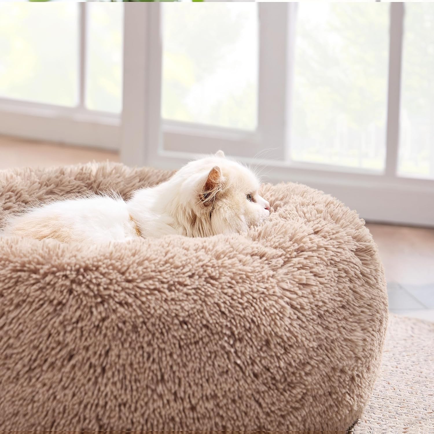 Calming Cat Bed – 20'' Round Plush Bed for Indoor Cats up to 15 lbs (Camel)